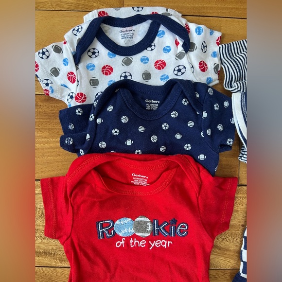 NWOT Gerber 0-3M Bundle Baby Boy Stripes Cars Sports Prints - Picture 10 of 11